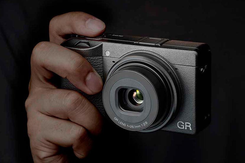 Ricoh presenta la GR IIIx, una compacta de alta calidad para foto callejera con un 40mm f2.8